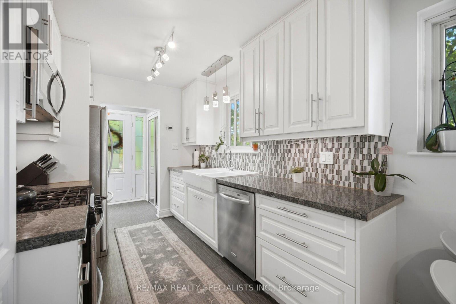 3673 Fieldgate Drive, Mississauga, Ontario  L4X 2J8 - Photo 14 - W13698434