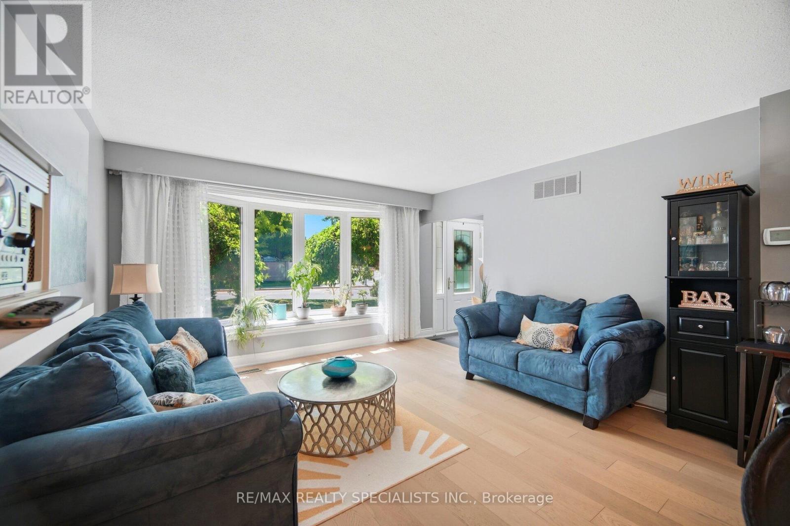 3673 Fieldgate Drive, Mississauga, Ontario  L4X 2J8 - Photo 8 - W13698434