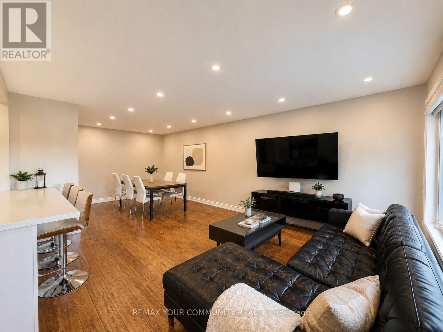 2508 Cobbinshaw Circle, Mississauga, Ontario  L5N 2G3 - Photo 2 - W13698442
