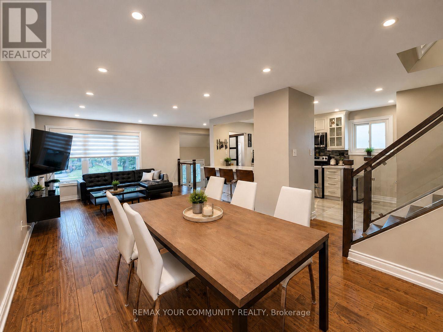 2508 Cobbinshaw Circle, Mississauga, Ontario  L5N 2G3 - Photo 4 - W13698442