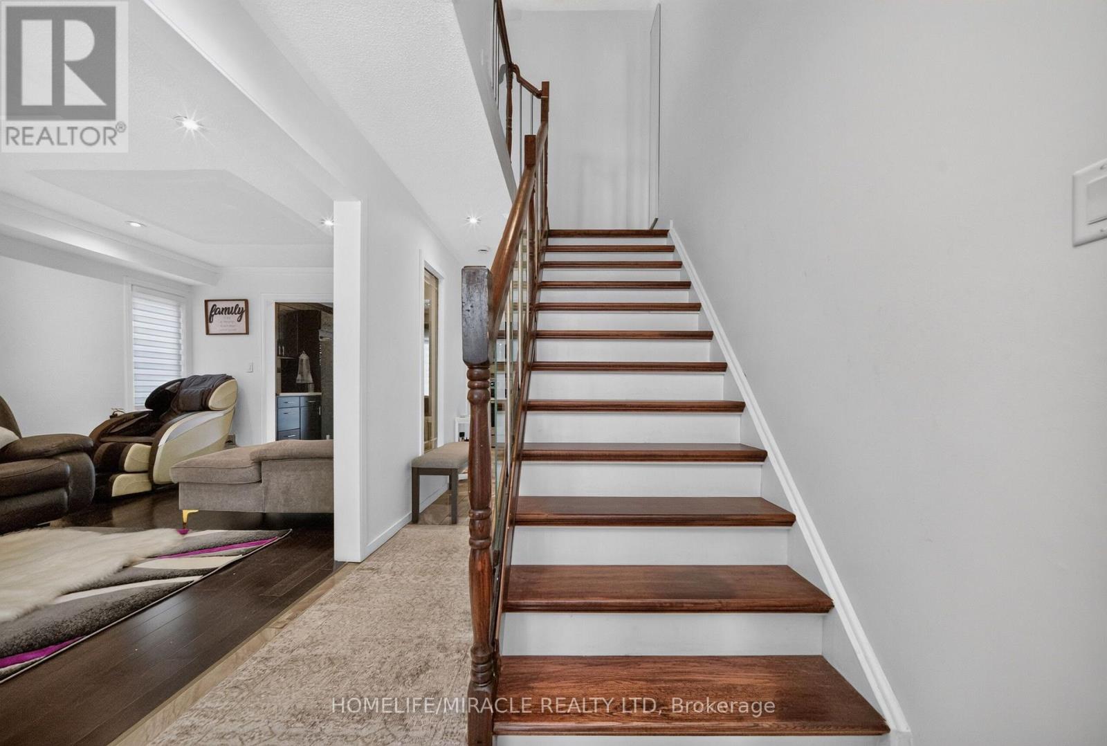 4 Summertime Court, Brampton, Ontario  L6Z 2B4 - Photo 13 - W13698468