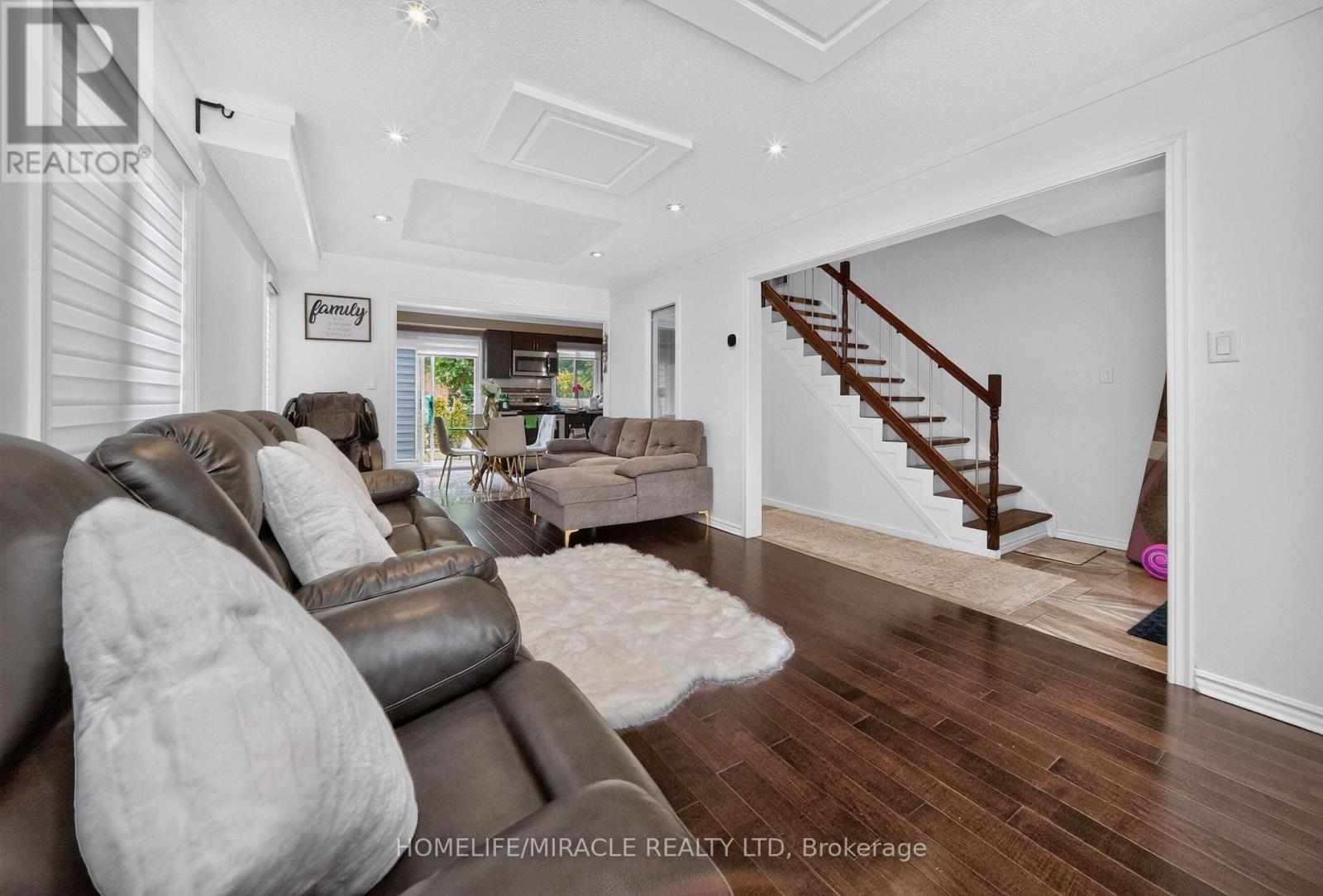 4 Summertime Court, Brampton, Ontario  L6Z 2B4 - Photo 6 - W13698468