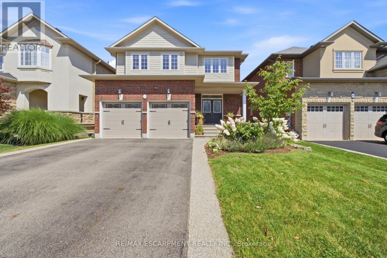 401 Valridge Drive, Hamilton, Ontario  L9G 0B2 - Photo 2 - X13698428