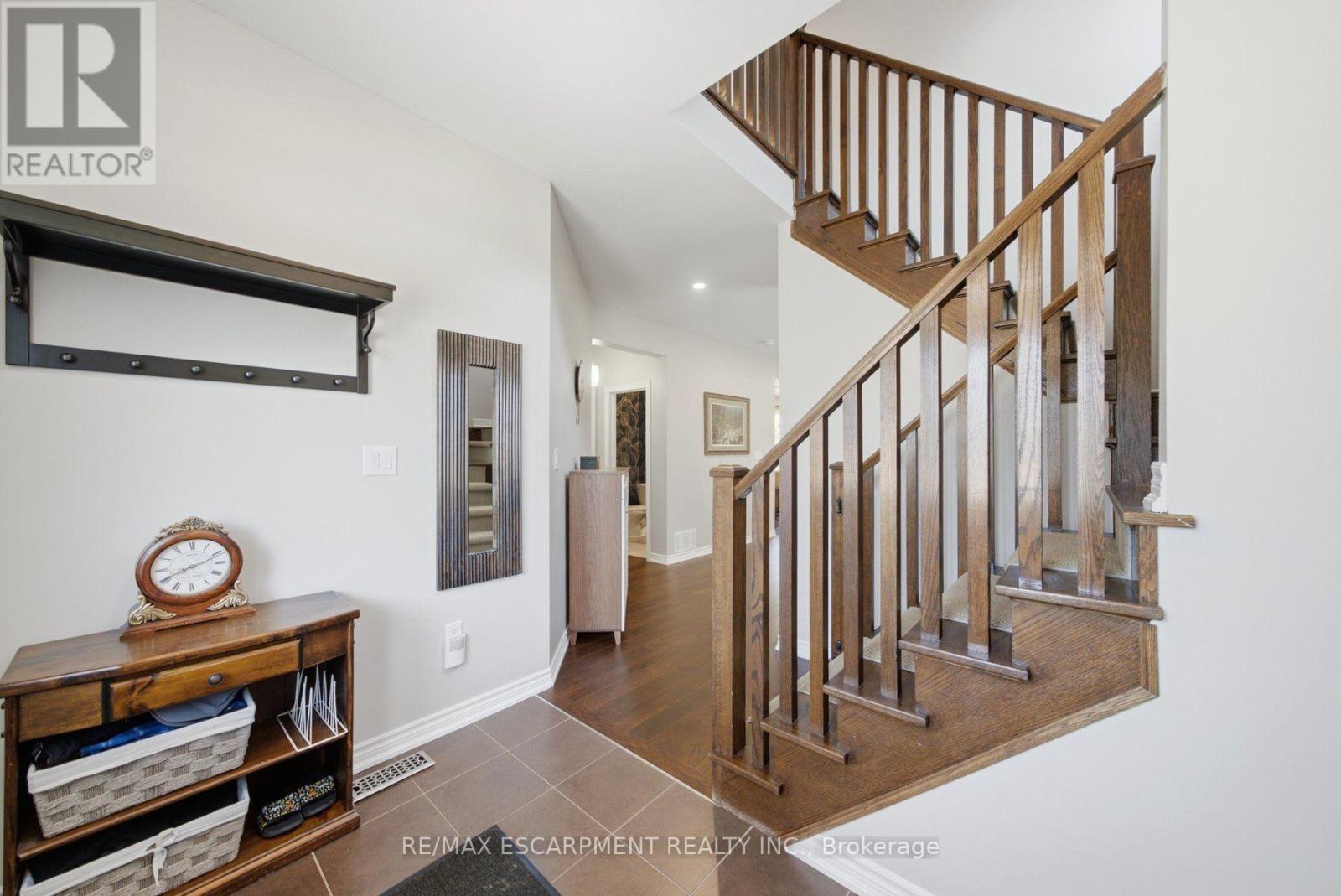 401 Valridge Drive, Hamilton, Ontario  L9G 0B2 - Photo 4 - X13698428