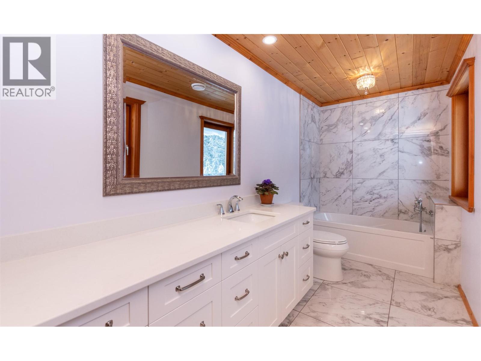 100 Lidstone Road, Salmon Arm, British Columbia  V1E 2Y1 - Photo 23 - 10372953