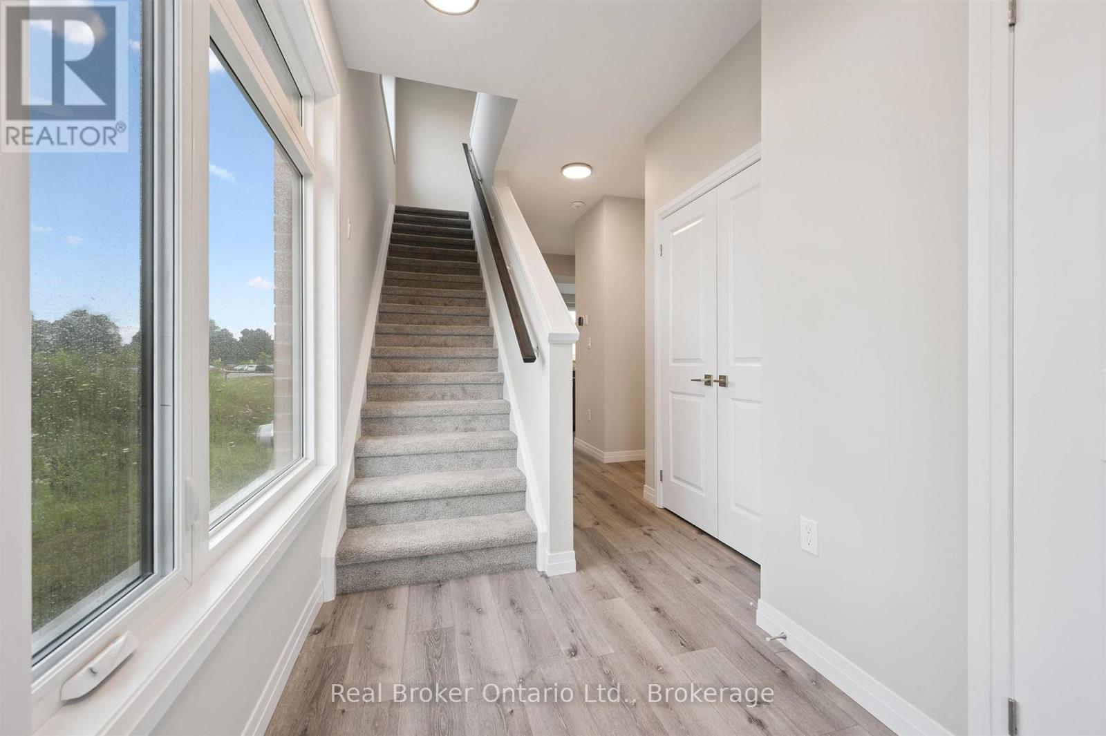 60 Ayr Meadows Crescent, North Dumfries, Ontario  N0B 1E0 - Photo 7 - X13698484