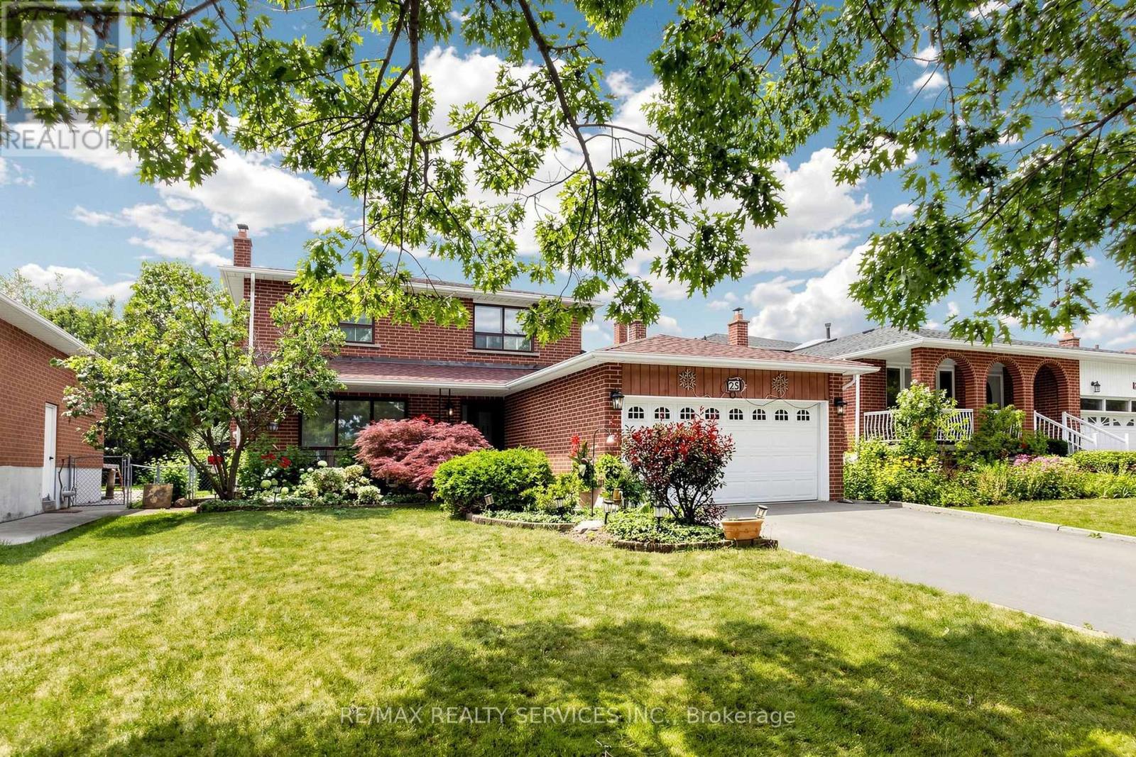 25 Malcolm Crescent, Brampton, Ontario  L6S 3C7 - Photo 1 - W13698480