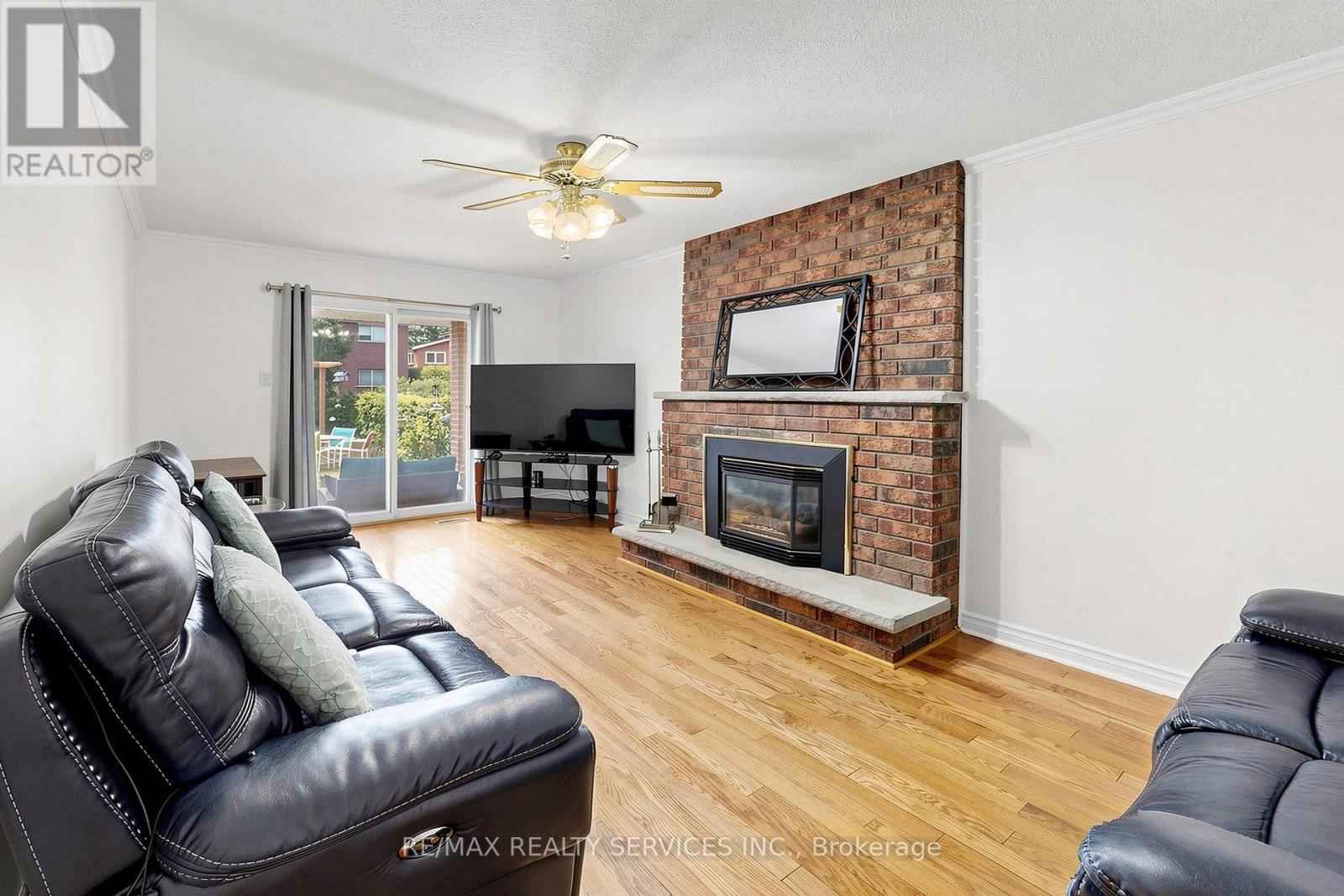 25 Malcolm Crescent, Brampton, Ontario  L6S 3C7 - Photo 7 - W13698480