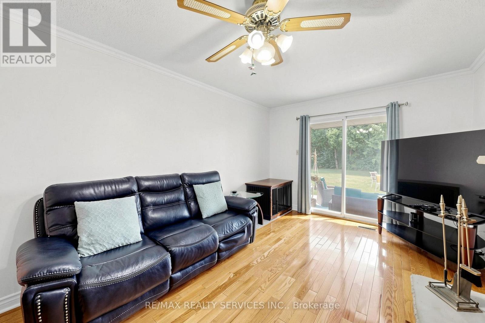 25 Malcolm Crescent, Brampton, Ontario  L6S 3C7 - Photo 8 - W13698480