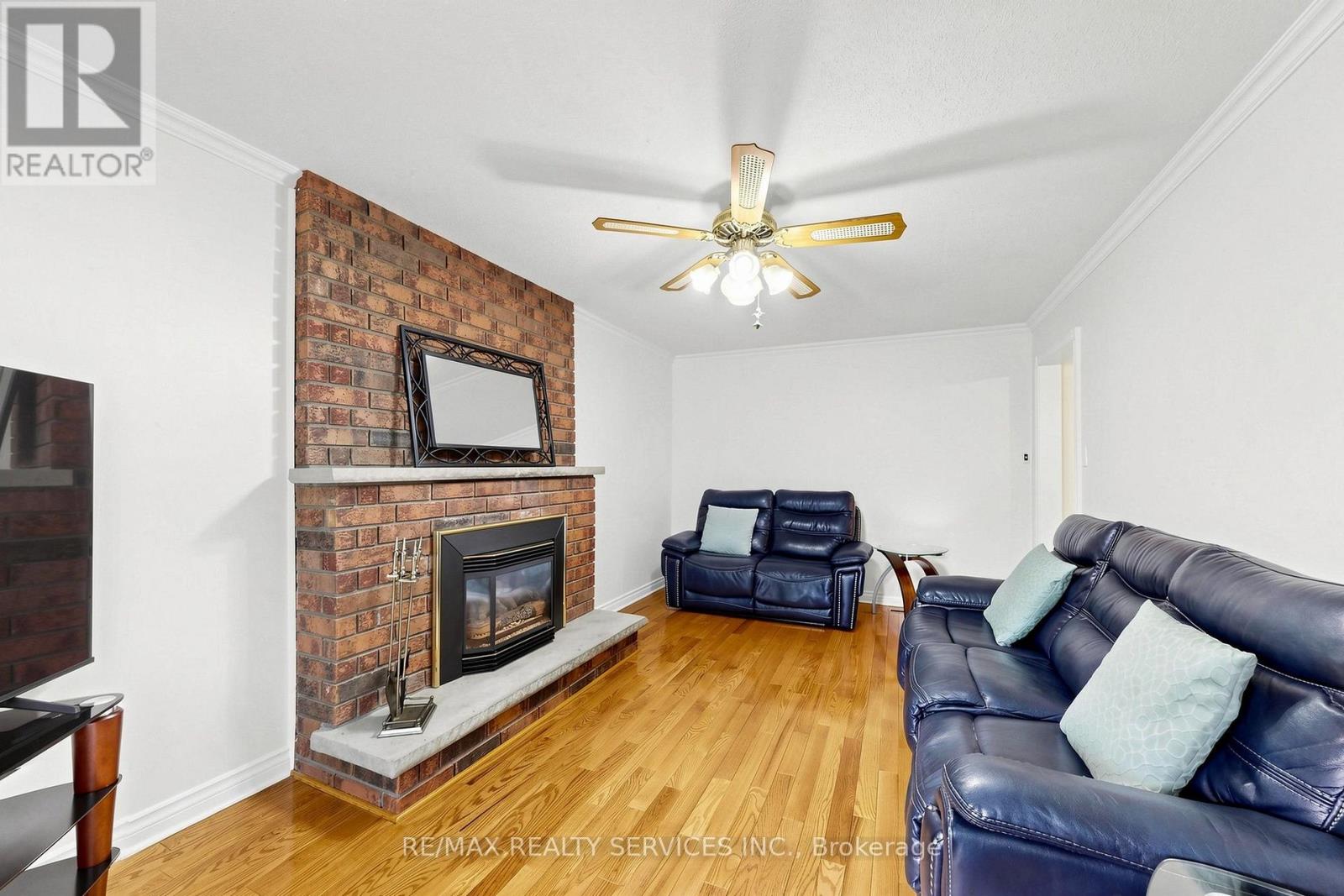 25 Malcolm Crescent, Brampton, Ontario  L6S 3C7 - Photo 9 - W13698480