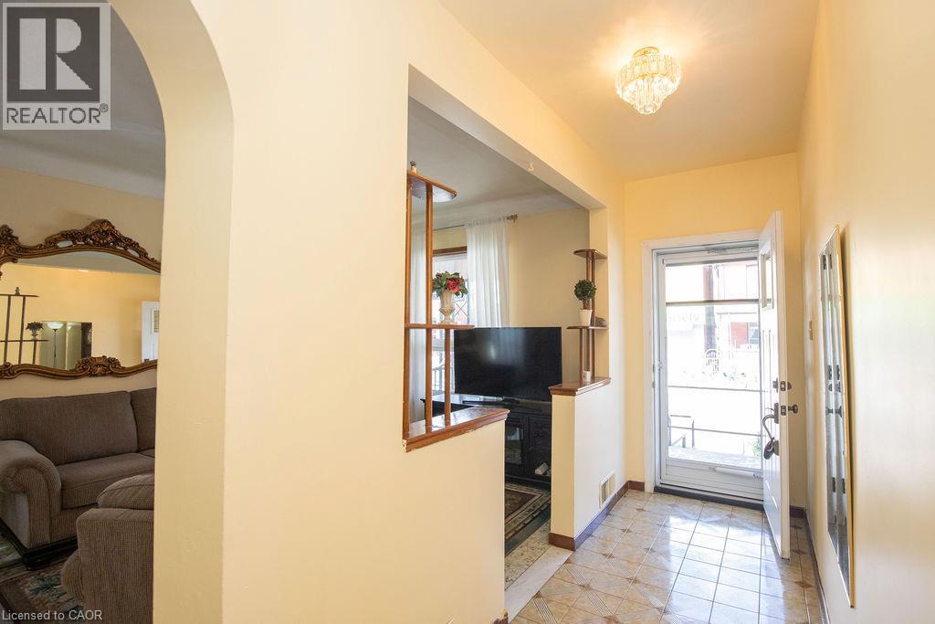 66 Sherman Avenue N, Hamilton, Ontario  L8L 6M2 - Photo 5 - 40857340