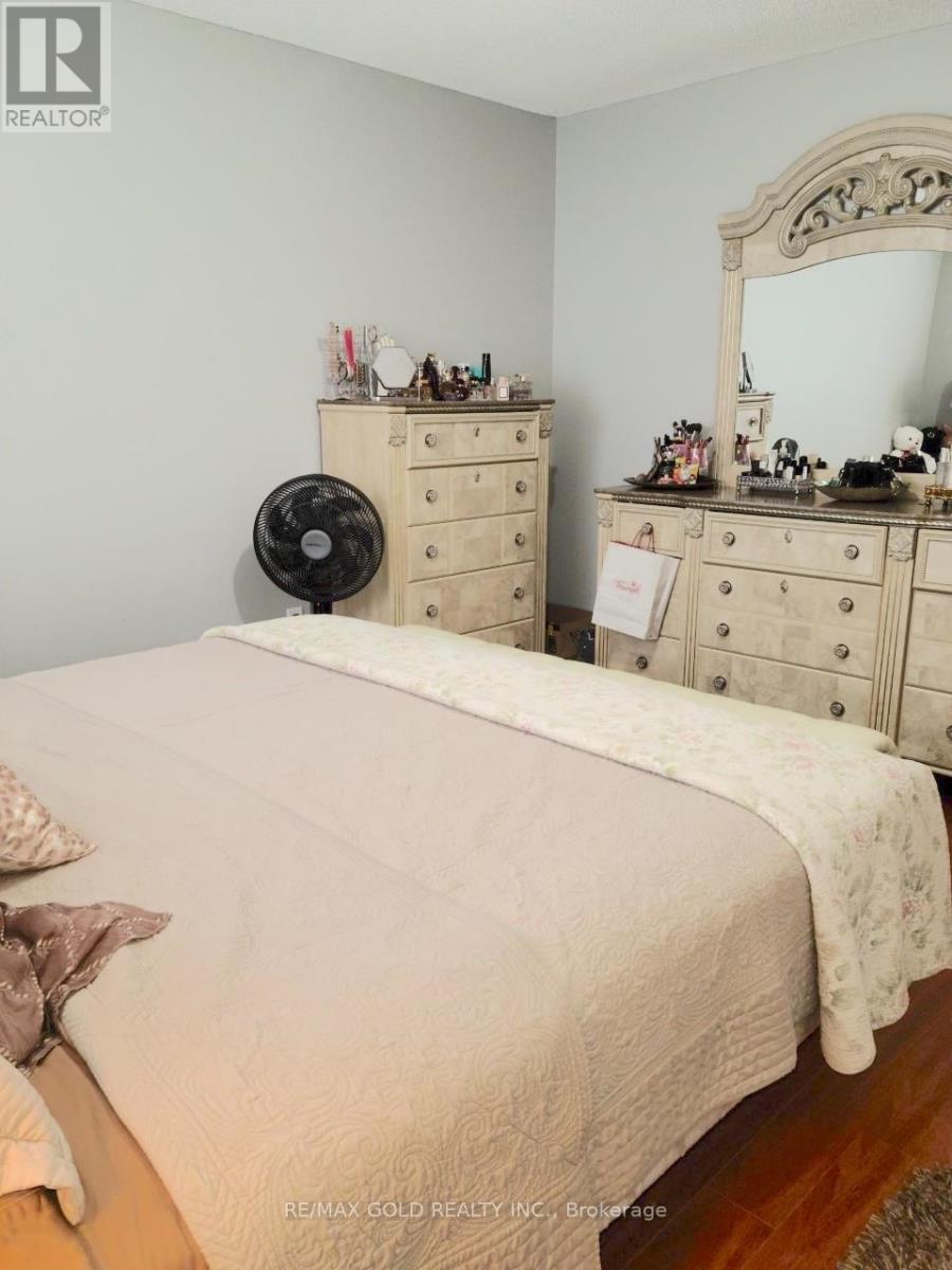 Upper - 431 Krotone Crescent, Mississauga, Ontario  L5W 1T8 - Photo 14 - W13698512