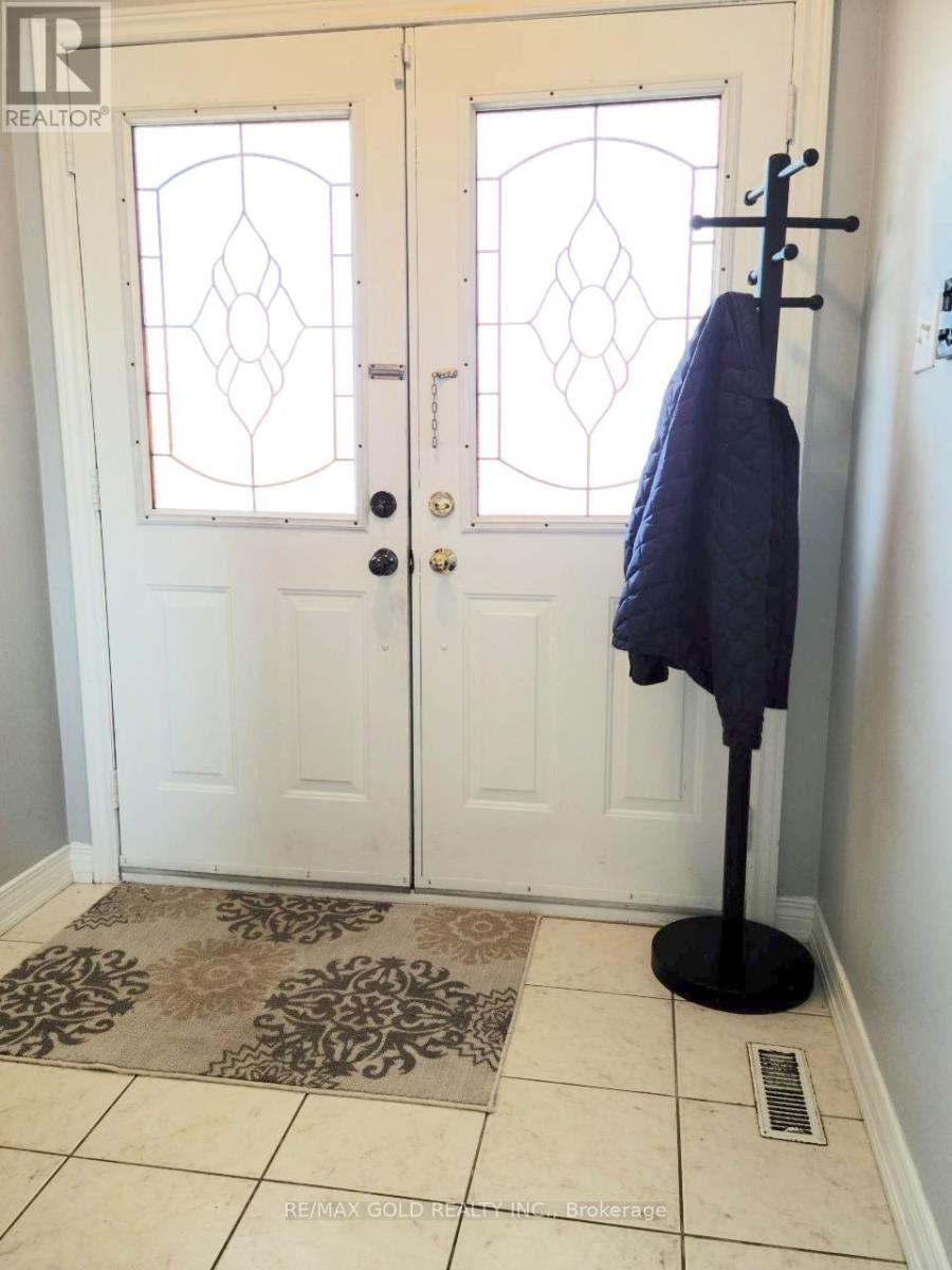 Upper - 431 Krotone Crescent, Mississauga, Ontario  L5W 1T8 - Photo 3 - W13698512