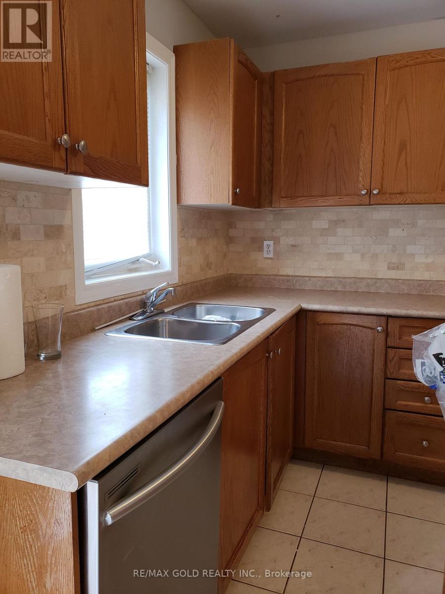 Upper - 431 Krotone Crescent, Mississauga, Ontario  L5W 1T8 - Photo 6 - W13698512