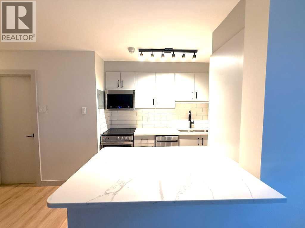 1821 17 Street SW, Calgary, Alberta  T2Y 3E5 - Photo 8 - A2273727