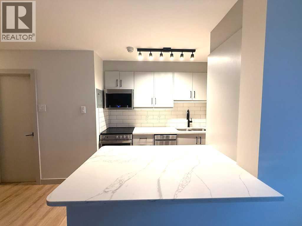 1821 17 Street SW, Calgary, Alberta  T2Y 3E5 - Photo 9 - A2273727