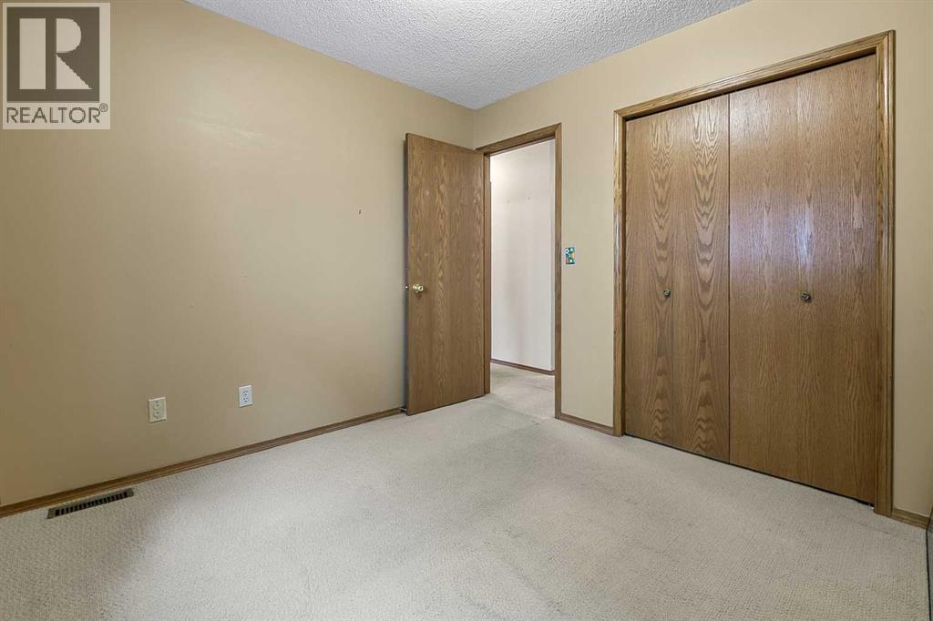 25 Downey Road, Okotoks, Alberta  T1S 1H5 - Photo 18 - A2336168