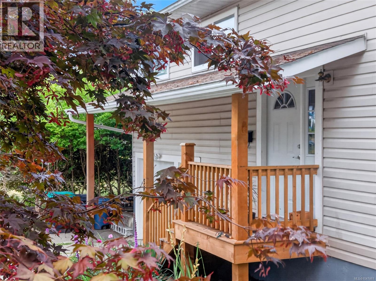 568 Salish St, Comox, British Columbia  V9M 3L3 - Photo 2 - 1047461