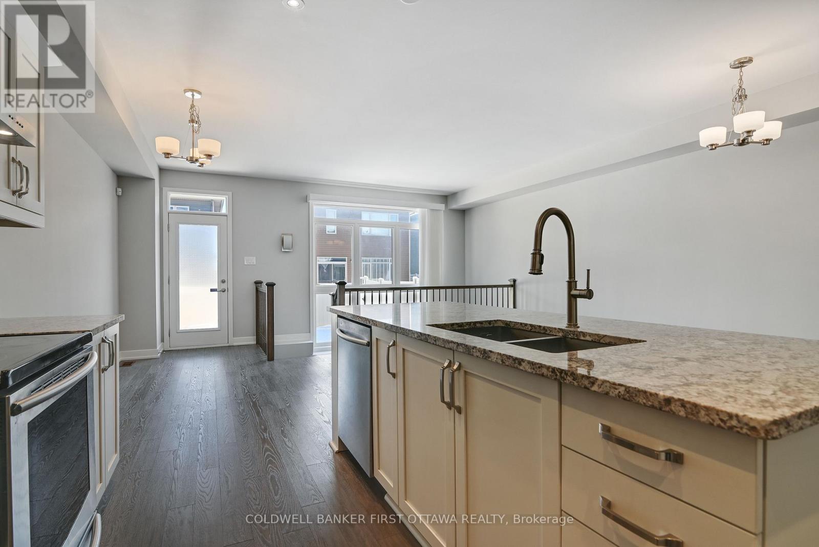 1042 Cobble Hill Drive, Ottawa, Ontario  K2J 0J7 - Photo 12 - X13698592