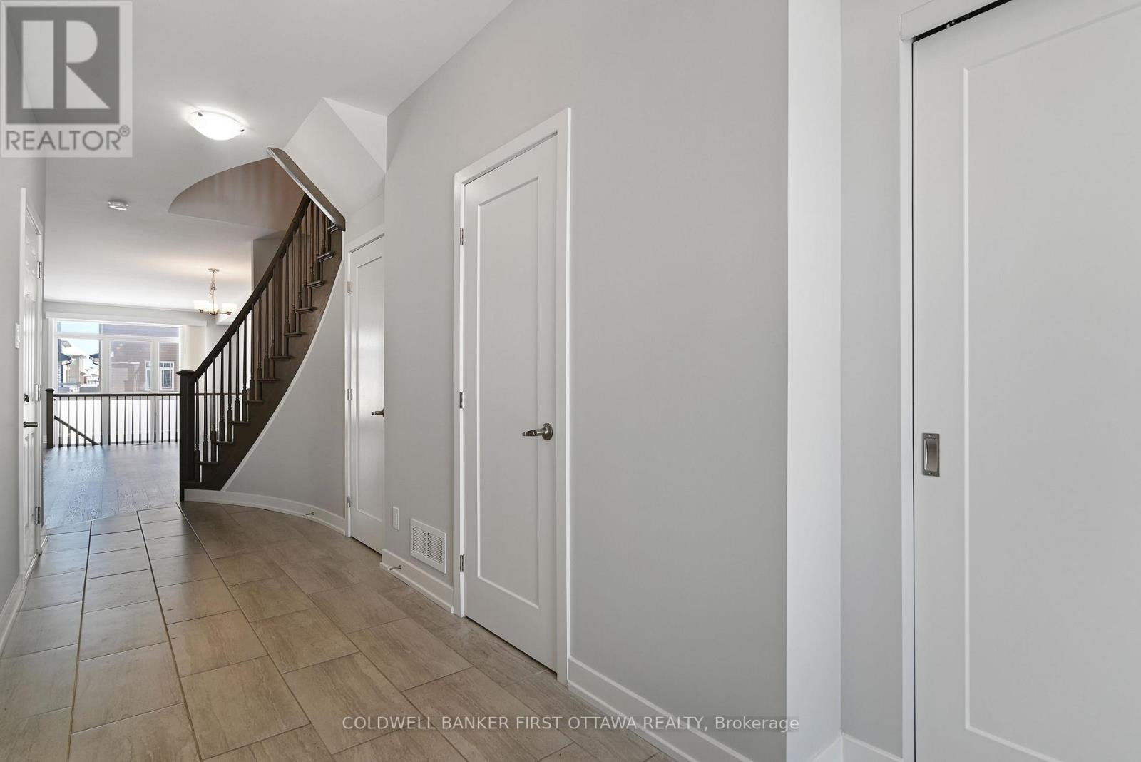 1042 Cobble Hill Drive, Ottawa, Ontario  K2J 0J7 - Photo 4 - X13698592