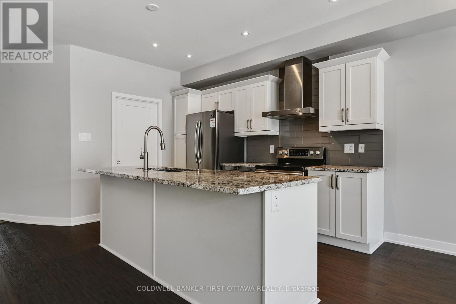1042 Cobble Hill Drive, Ottawa, Ontario  K2J 0J7 - Photo 5 - X13698592