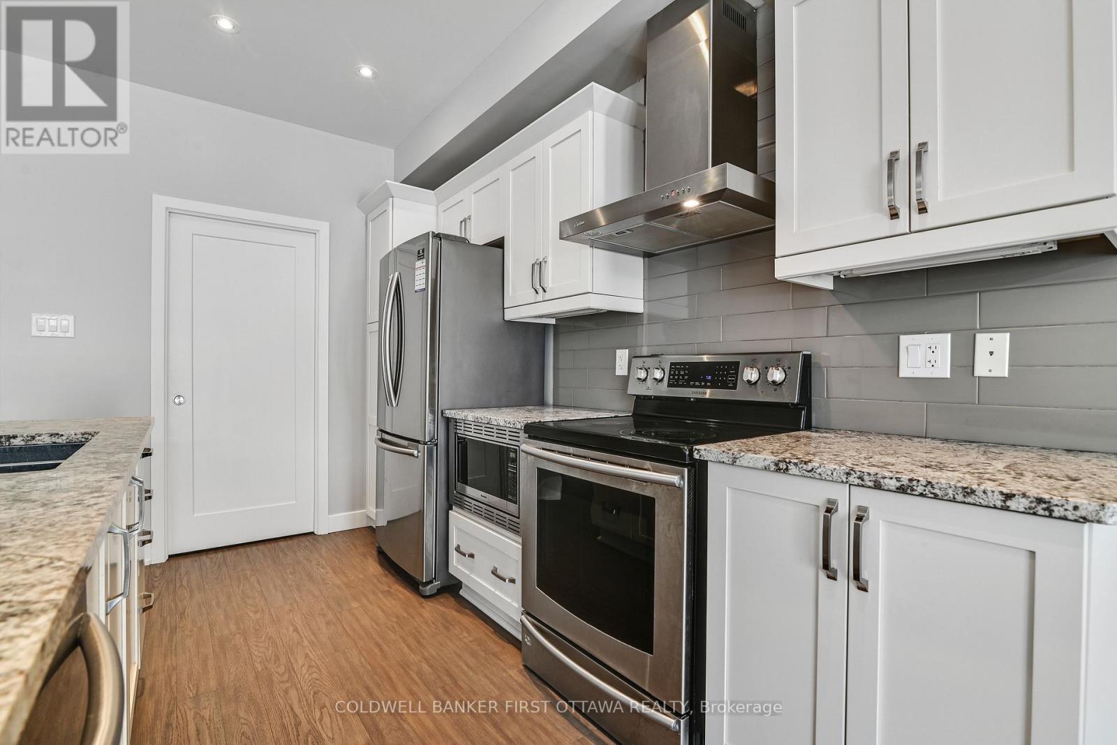 1042 Cobble Hill Drive, Ottawa, Ontario  K2J 0J7 - Photo 8 - X13698592