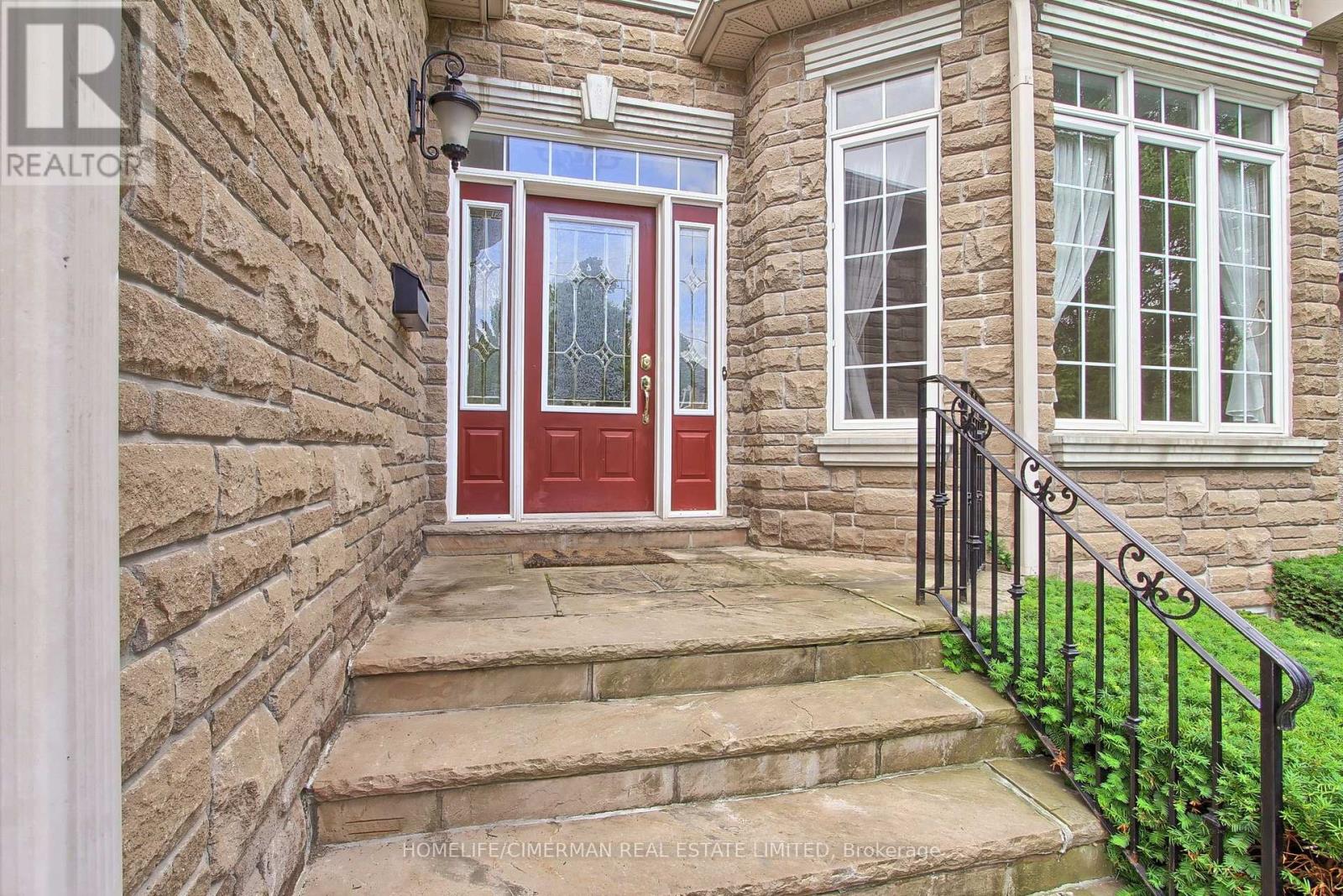 61 Pemberton Road, Richmond Hill, Ontario  L4C 3T5 - Photo 5 - N13698562