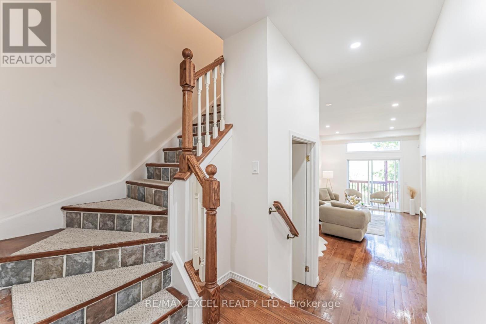128 Cottonwood Court, Markham, Ontario  L3T 5X1 - Photo 7 - N13698570