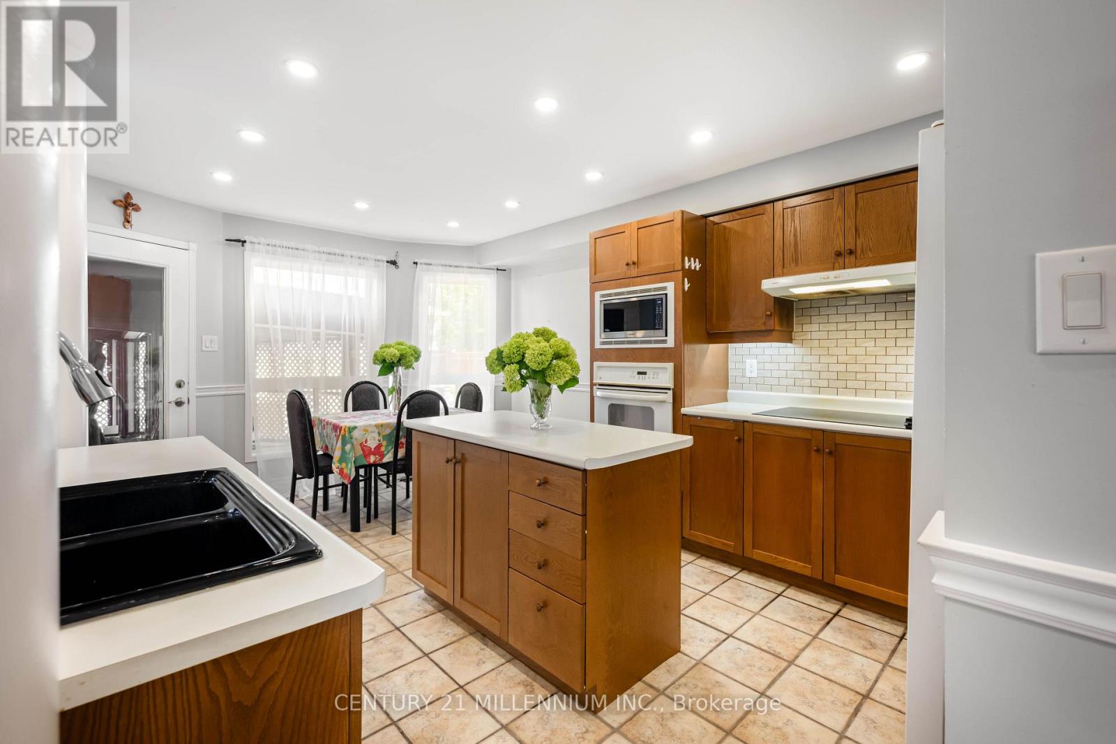 33 Fletchers Creek Boulevard, Brampton, Ontario  L6X 4S3 - Photo 10 - W13698584