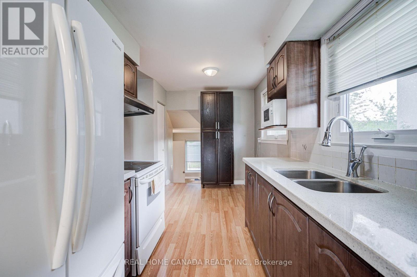 19 Hepworth Drive, Toronto, Ontario  M9R 3W1 - Photo 14 - W13698590
