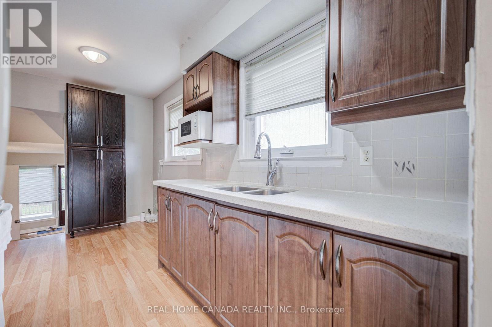 19 Hepworth Drive, Toronto, Ontario  M9R 3W1 - Photo 15 - W13698590