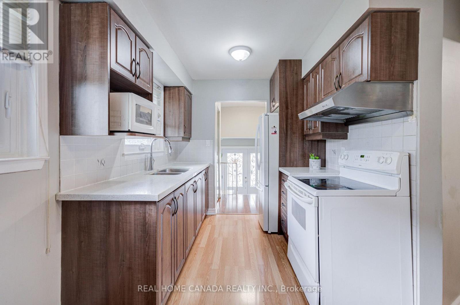 19 Hepworth Drive, Toronto, Ontario  M9R 3W1 - Photo 16 - W13698590