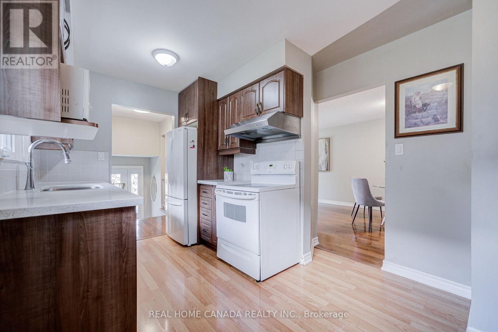19 Hepworth Drive, Toronto, Ontario  M9R 3W1 - Photo 17 - W13698590
