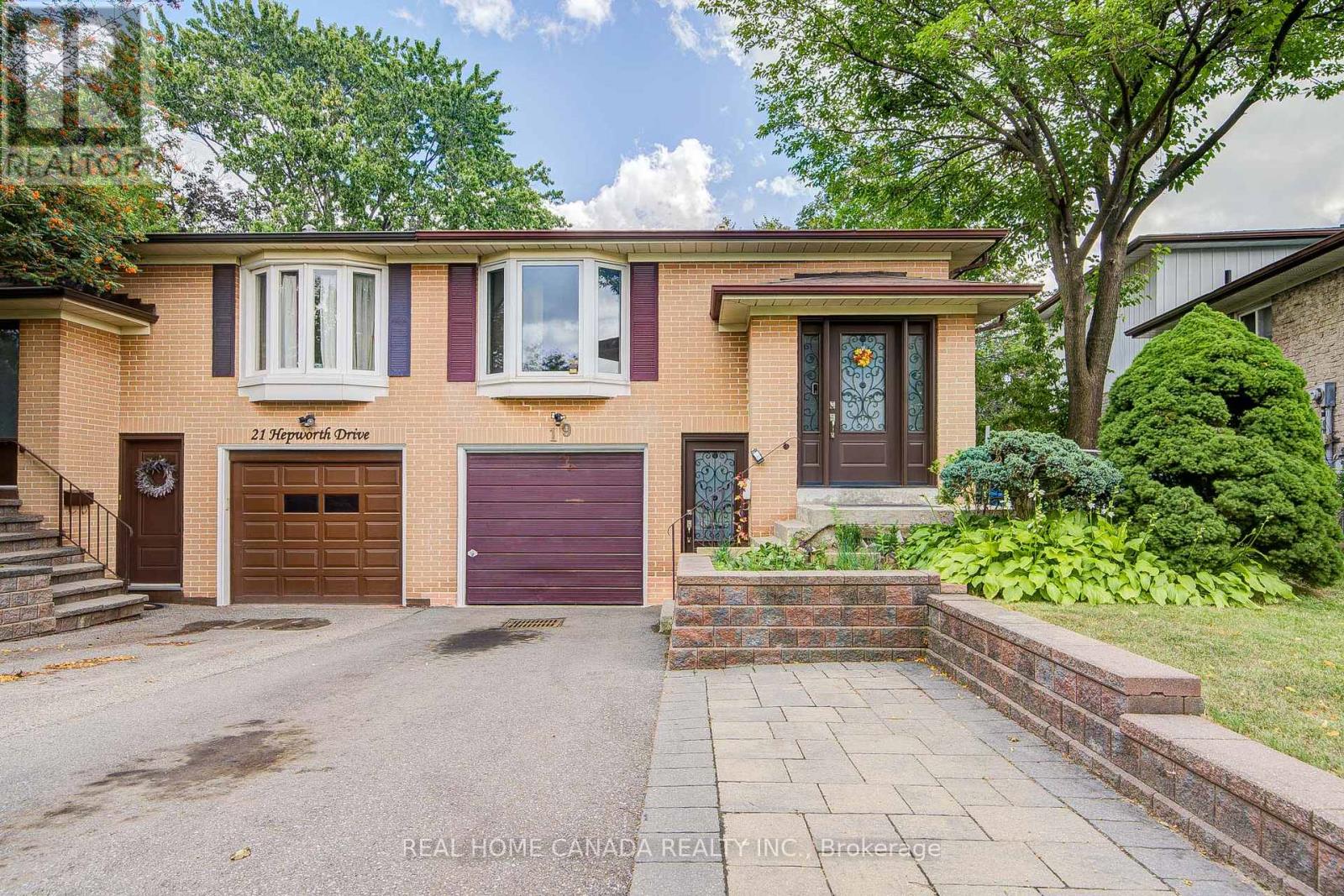19 Hepworth Drive, Toronto, Ontario  M9R 3W1 - Photo 2 - W13698590
