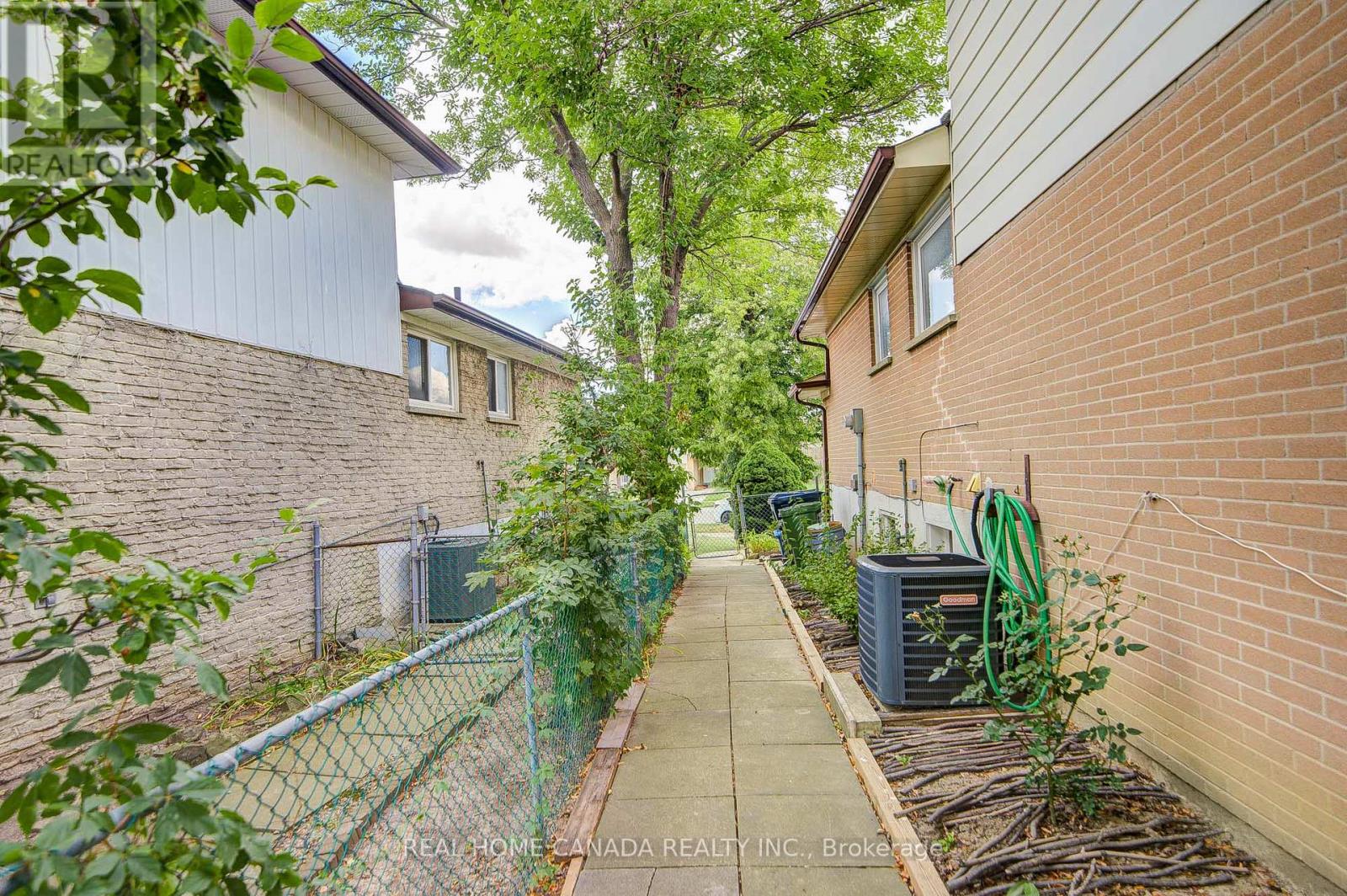 19 Hepworth Drive, Toronto, Ontario  M9R 3W1 - Photo 44 - W13698590