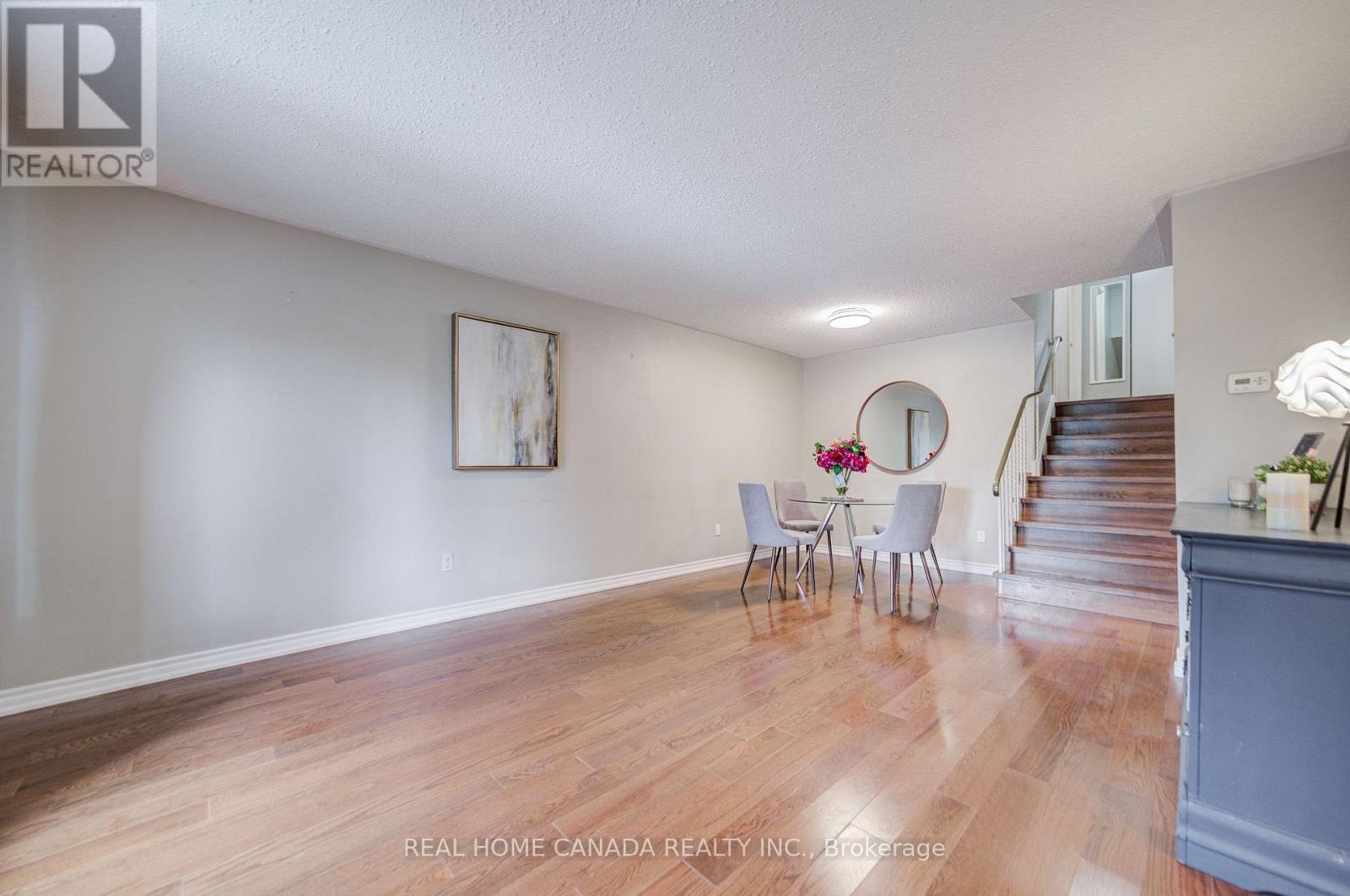 19 Hepworth Drive, Toronto, Ontario  M9R 3W1 - Photo 5 - W13698590