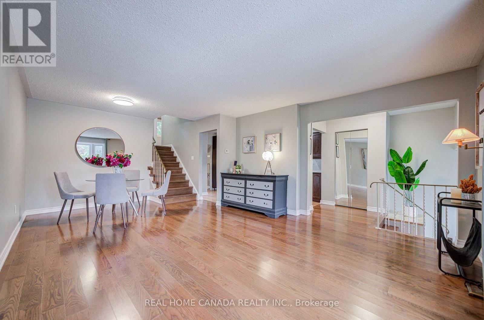 19 Hepworth Drive, Toronto, Ontario  M9R 3W1 - Photo 7 - W13698590