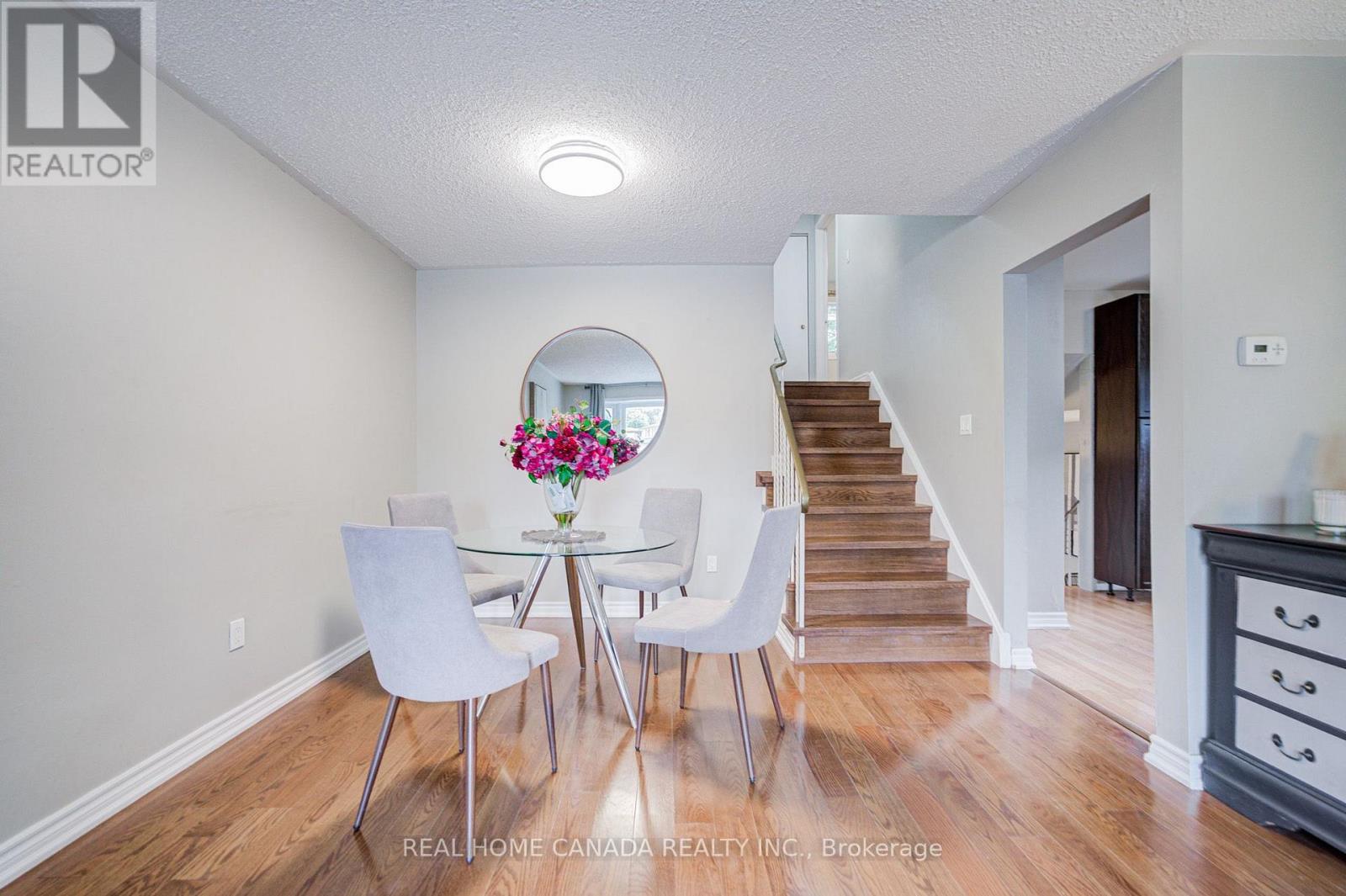 19 Hepworth Drive, Toronto, Ontario  M9R 3W1 - Photo 8 - W13698590