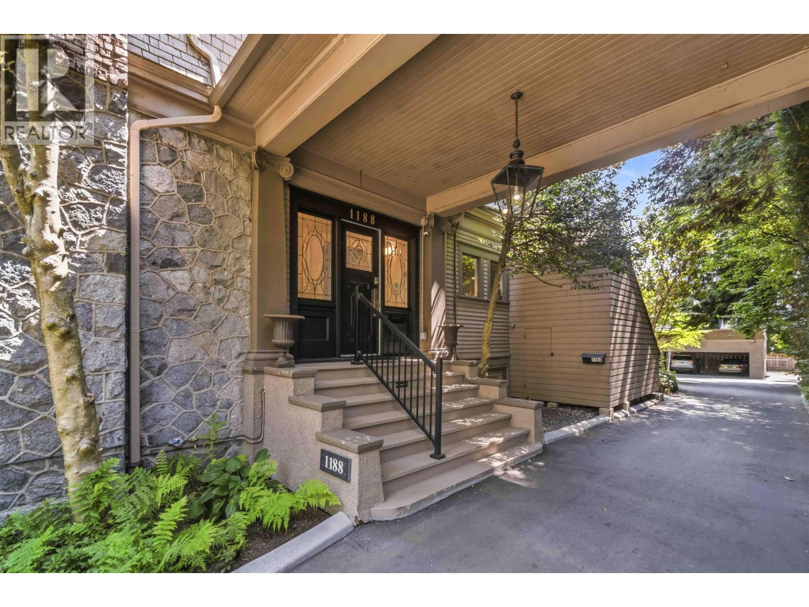 1188 Laurier Avenue, Vancouver, British Columbia  V6H 1Y5 - Photo 2 - R3157706