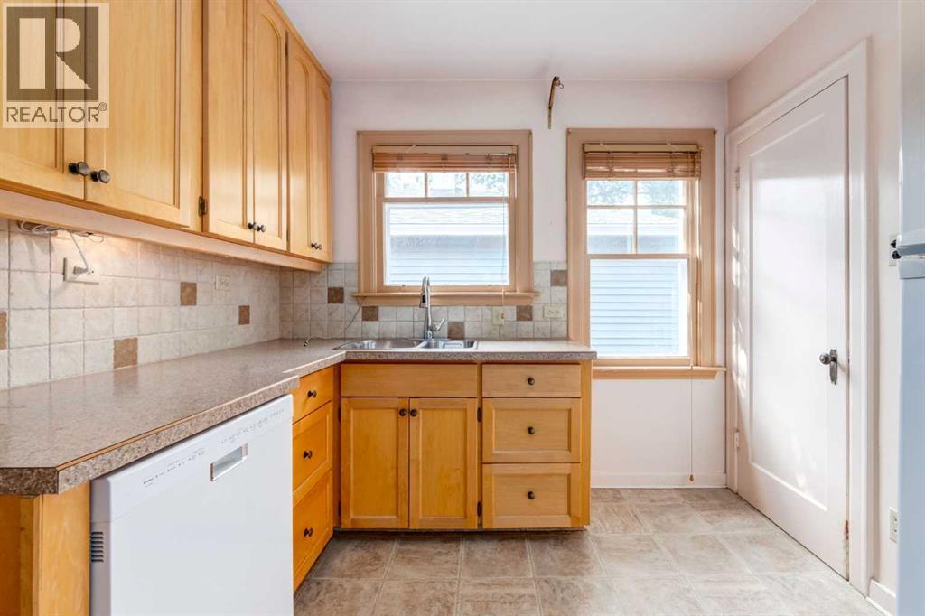 1409 8 Street NW, Calgary, Alberta  T2M 3K4 - Photo 10 - A2338823