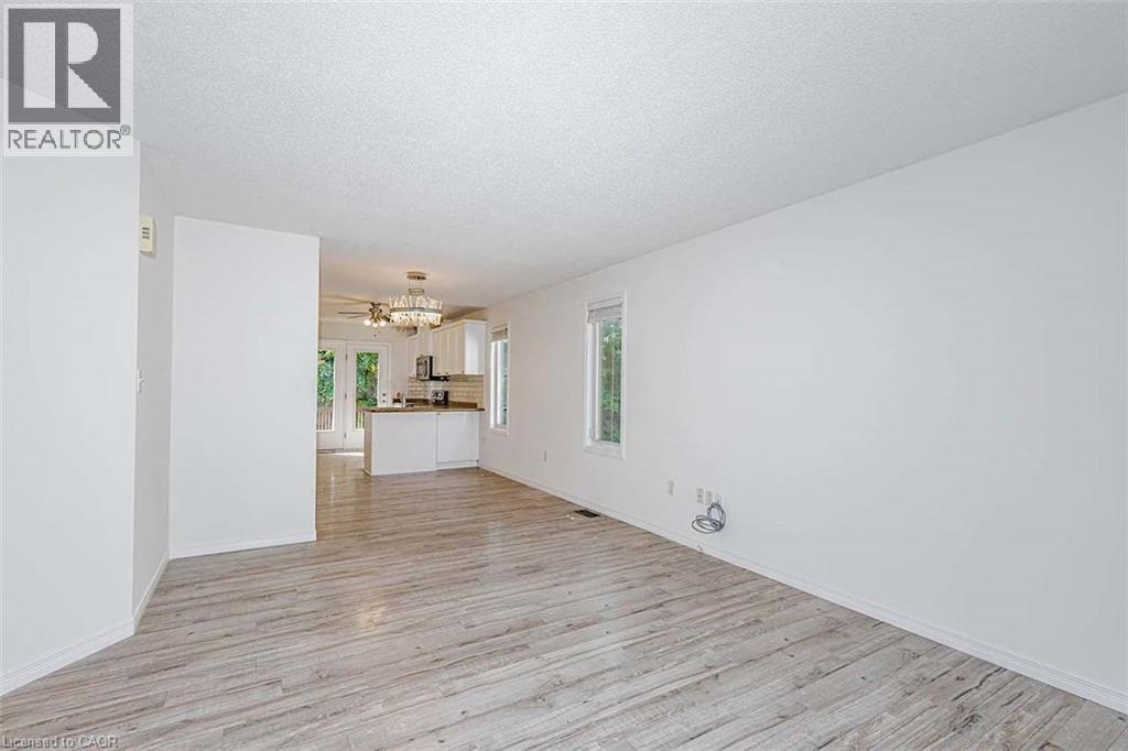 47 Queensway Drive, Strathroy, Ontario  N7G 4M2 - Photo 4 - 40857430
