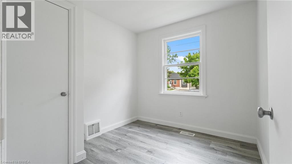 848 Colborne Street E, Brantford, Ontario  N3S 3S9 - Photo 12 - 40855912