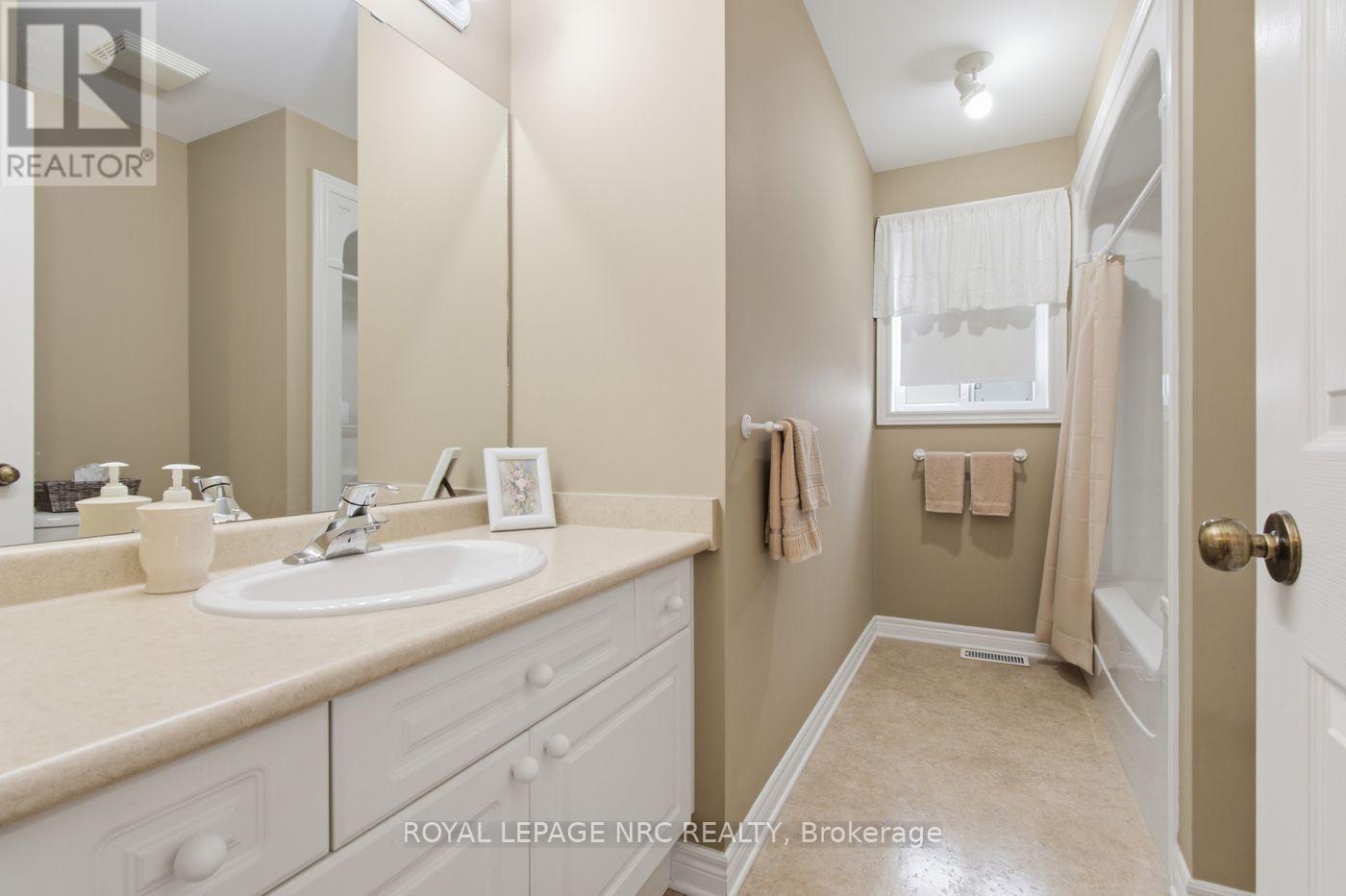 73 Rolling Meadows Boulevard, Pelham, Ontario  L3E 0N2 - Photo 10 - X13698618