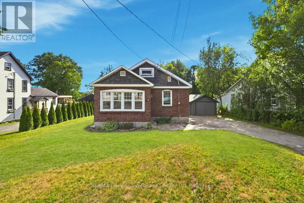 40 WAUBEEK STREET, Parry Sound, Ontario