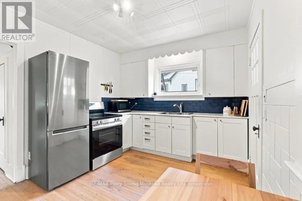 40 Waubeek Street, Parry Sound, Ontario  P2A 1C2 - Photo 8 - X13698602
