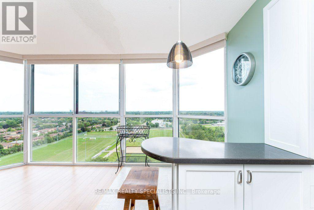 1106 - 880 DUNDAS STREET W, Mississauga, Ontario
