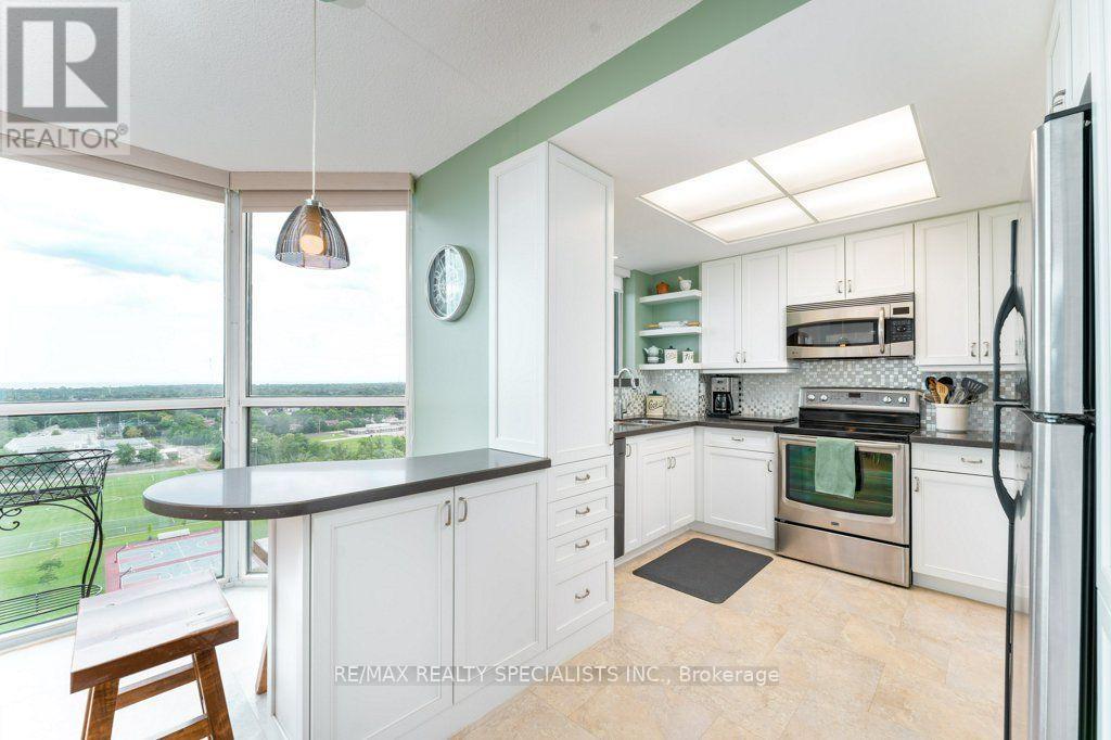 1106 - 880 Dundas Street W, Mississauga, Ontario  L5C 4H3 - Photo 14 - W13698600