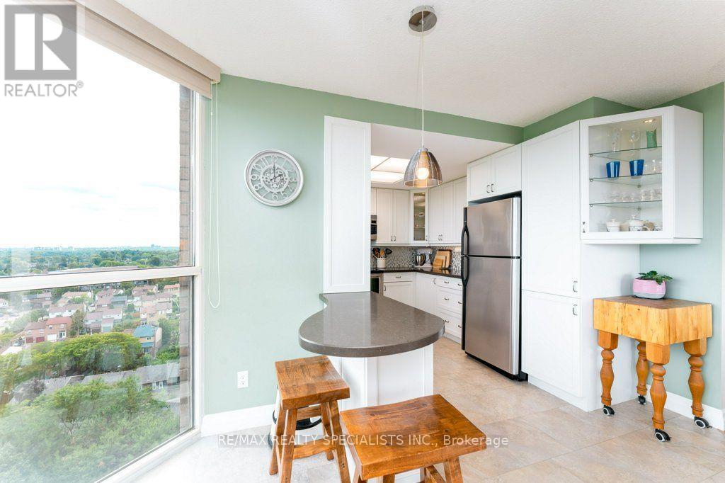 1106 - 880 Dundas Street W, Mississauga, Ontario  L5C 4H3 - Photo 15 - W13698600