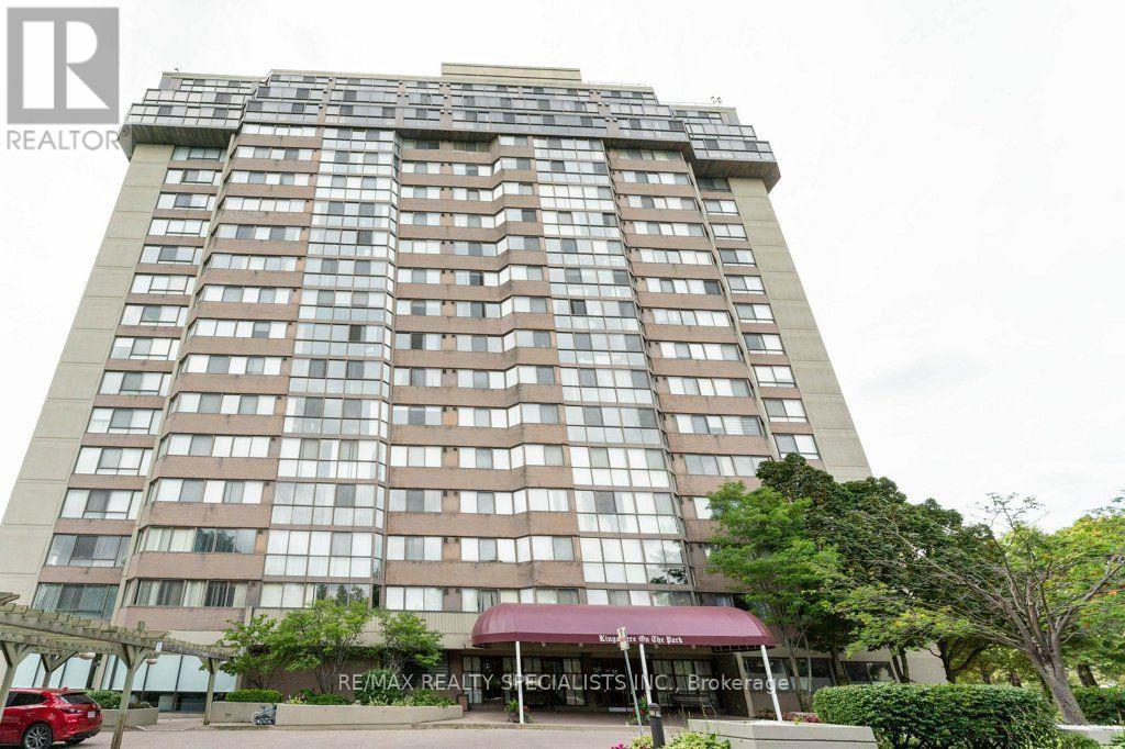1106 - 880 Dundas Street W, Mississauga, Ontario  L5C 4H3 - Photo 2 - W13698600