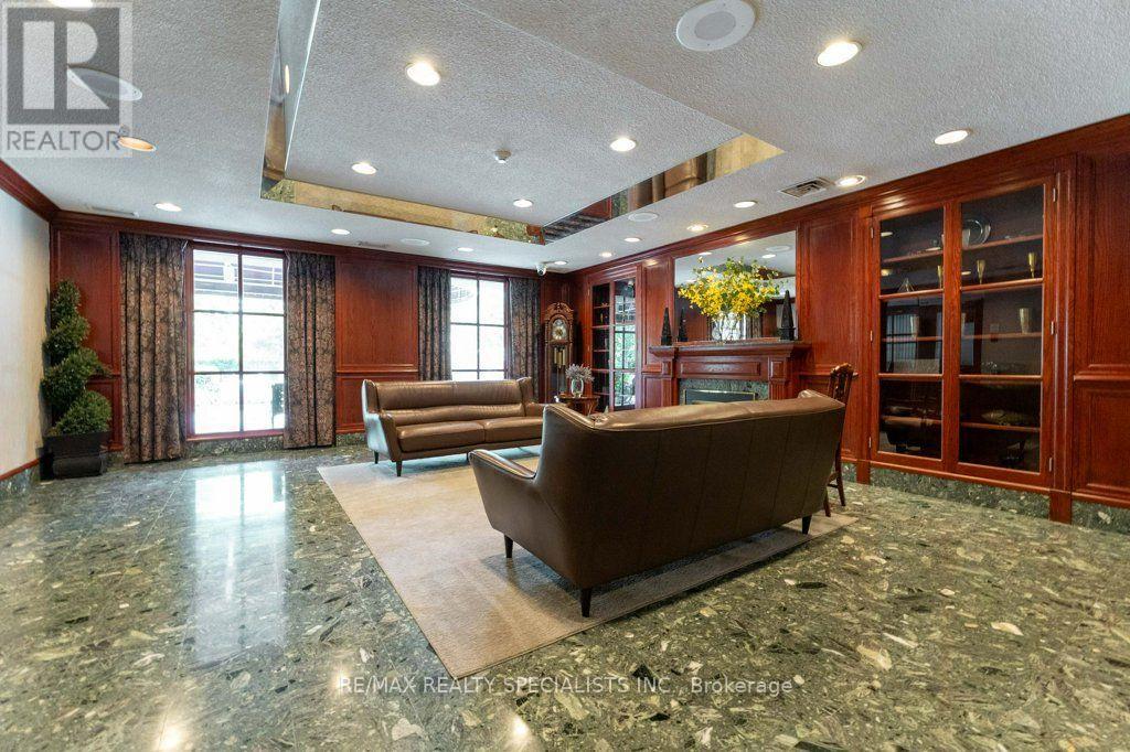 1106 - 880 Dundas Street W, Mississauga, Ontario  L5C 4H3 - Photo 30 - W13698600